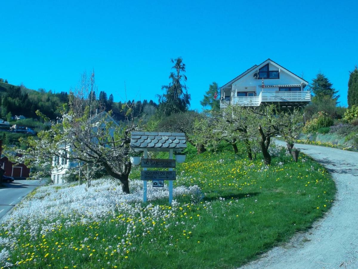 Villa Mo Gardsferie-Pers Frukthage à Øystese Extérieur photo