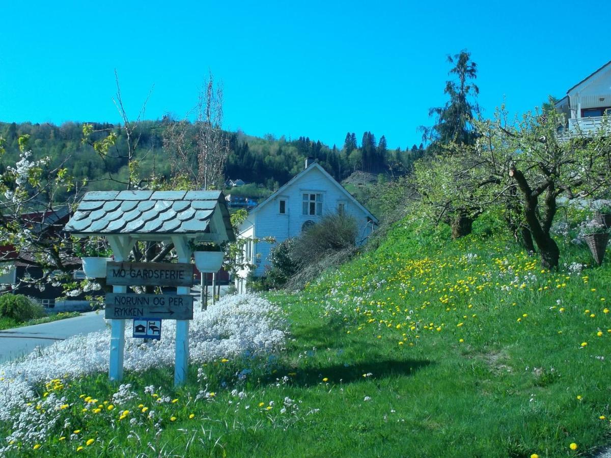 Villa Mo Gardsferie-Pers Frukthage à Øystese Extérieur photo