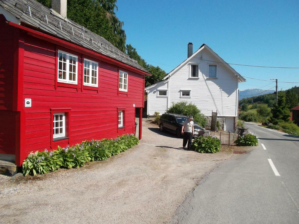 Villa Mo Gardsferie-Pers Frukthage à Øystese Extérieur photo